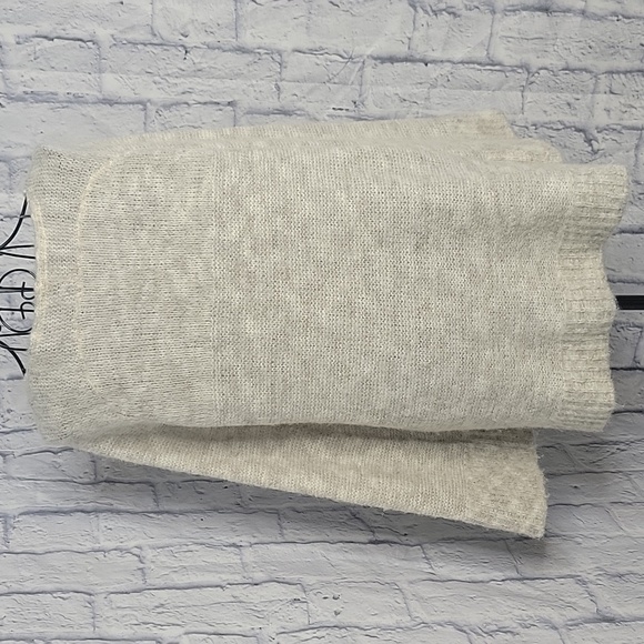 FREE PEOPLE Light Gray Part Alpaca and Mohair Lightweight Sweater XS Ru… - Picture 6 of 8